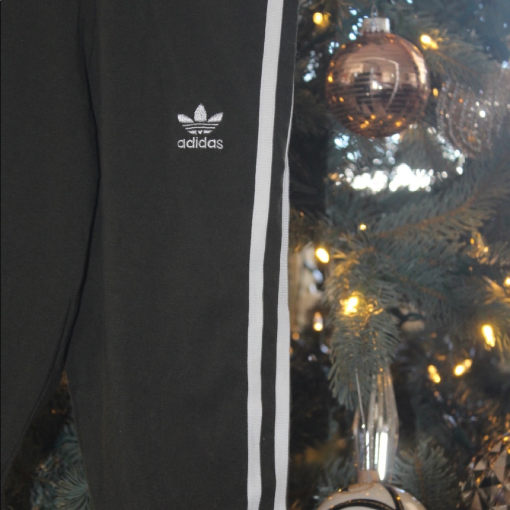 NEVER WORN ADIDAS OLIVE GREEN STRIPED LEGGING